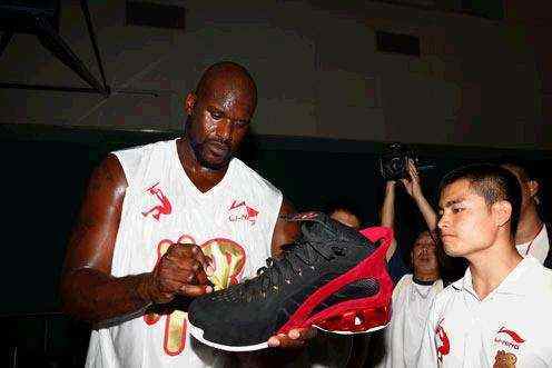 TA：利马传球出色&充满侵略性，他的回归可以丰富曼联打法（TA：利马传球出众且侵略性十足，复出将丰富曼联的战术选择）