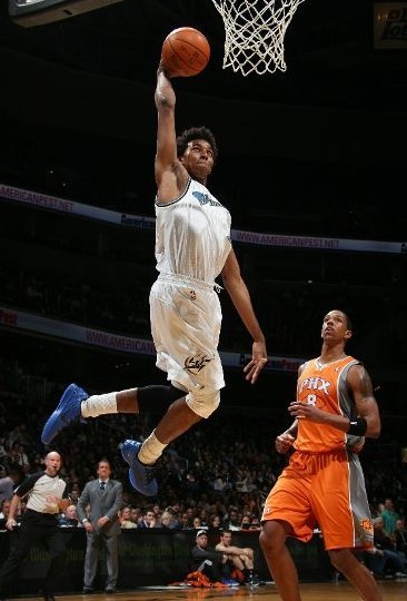 阿斯：贝蒂斯愿意为安东尼出2000万欧或租借，球员愿降薪回归（阿斯：贝蒂斯考虑以2000万欧买断或租借安东尼，球员愿降薪回归）