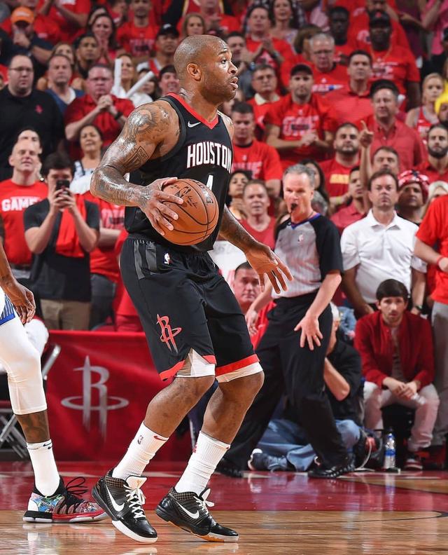 利物浦太子在皇马水土不服 阿诺德左腿股四头肌直肌拉伤 缺席2月（阿诺德在皇马难以适应：左腿股四头肌直肌拉伤，预计缺席两个月）