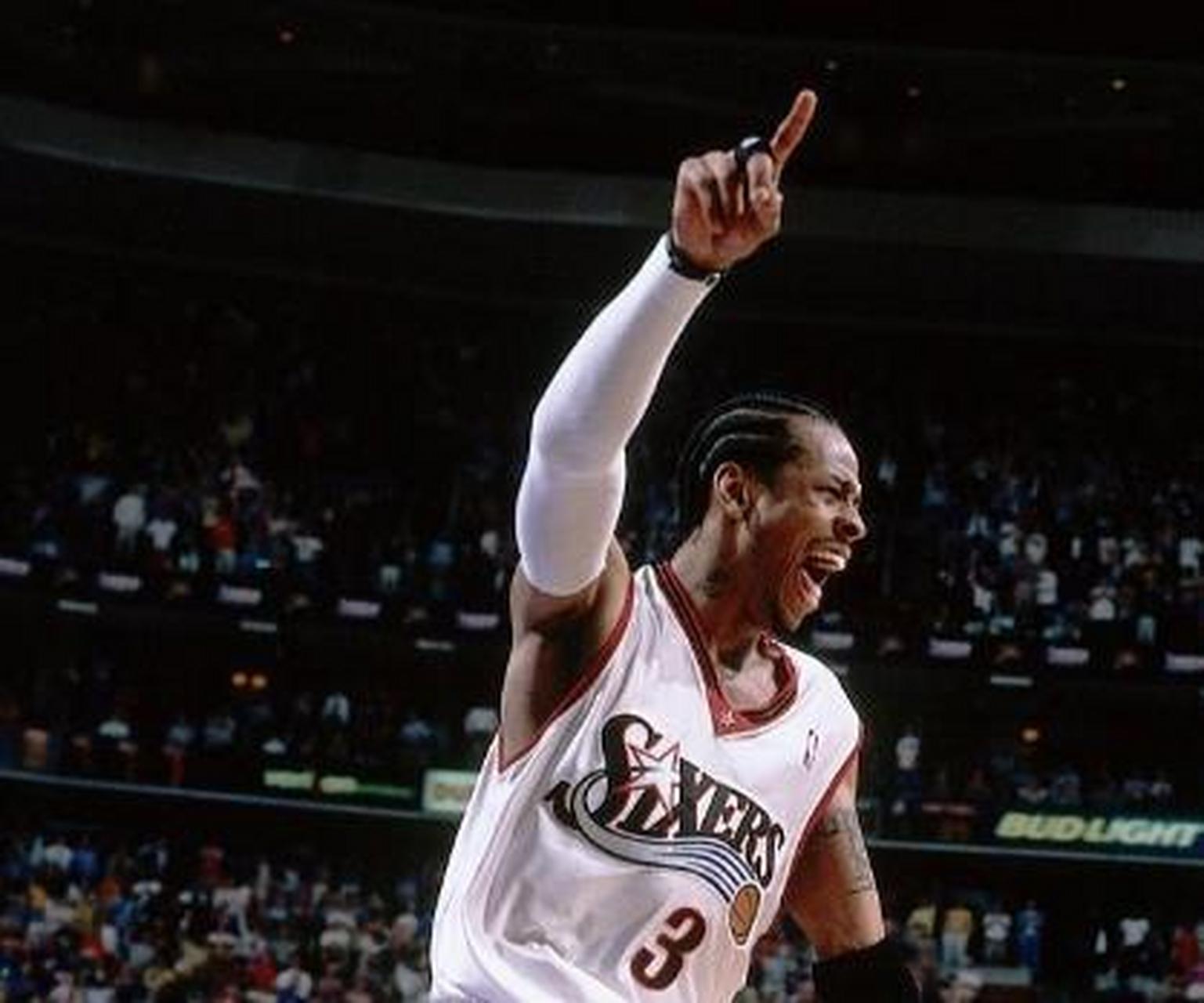 大罗与阿尔卡拉斯切磋网球，还赠送其签名巴西球衣（大罗与阿尔卡拉斯网球过招，赠其亲签巴西球衣）