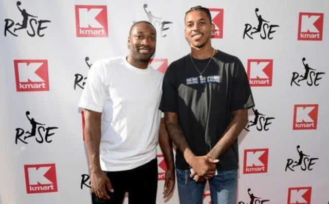 弗朗切斯科·托蒂两分钟的精彩表现， 多么不可思议的球员！（两分钟尽显传奇，弗朗切斯科·托蒂的不可思议表演）