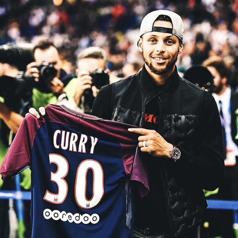 英媒：德利赫特的伤势并不严重，最快有望本周恢复训练（英媒：德利赫特伤情无大碍，最快本周即可恢复训练）